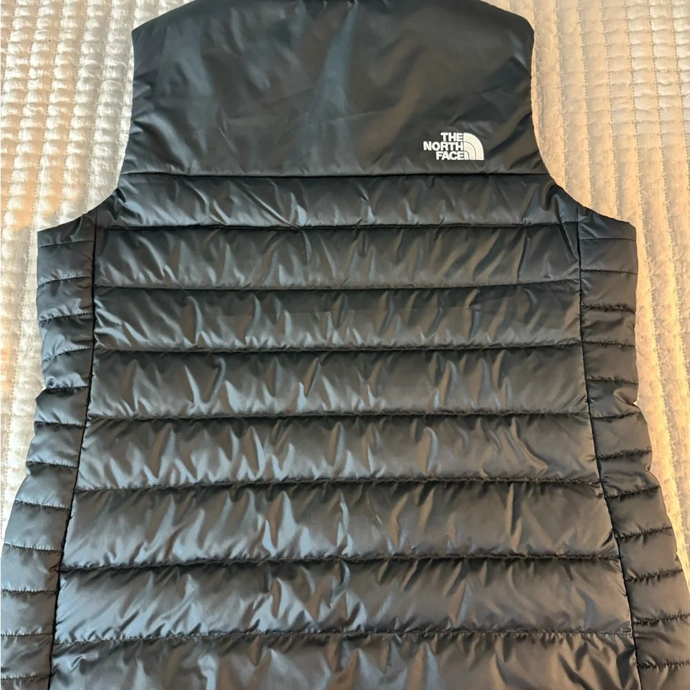 The North Face NWOT Women Puffer Vest - Picture 3 of 3